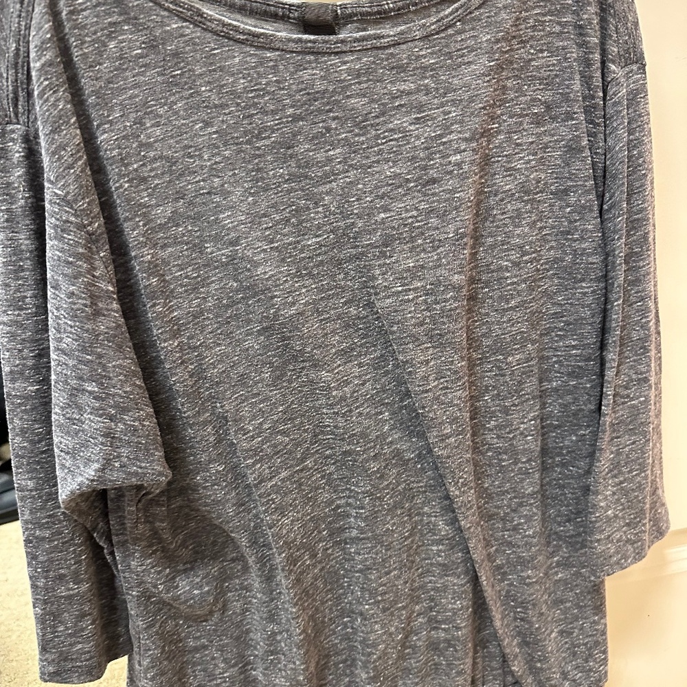 LOFT Gray/white jersey knit shirt